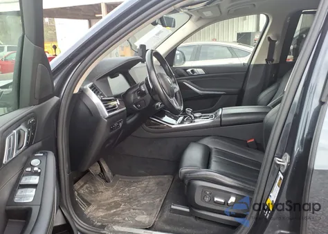 2021 BMW X7 xDrive40I z USA, uszkodzony, nr VIN 5UXCW2C01M9H68253